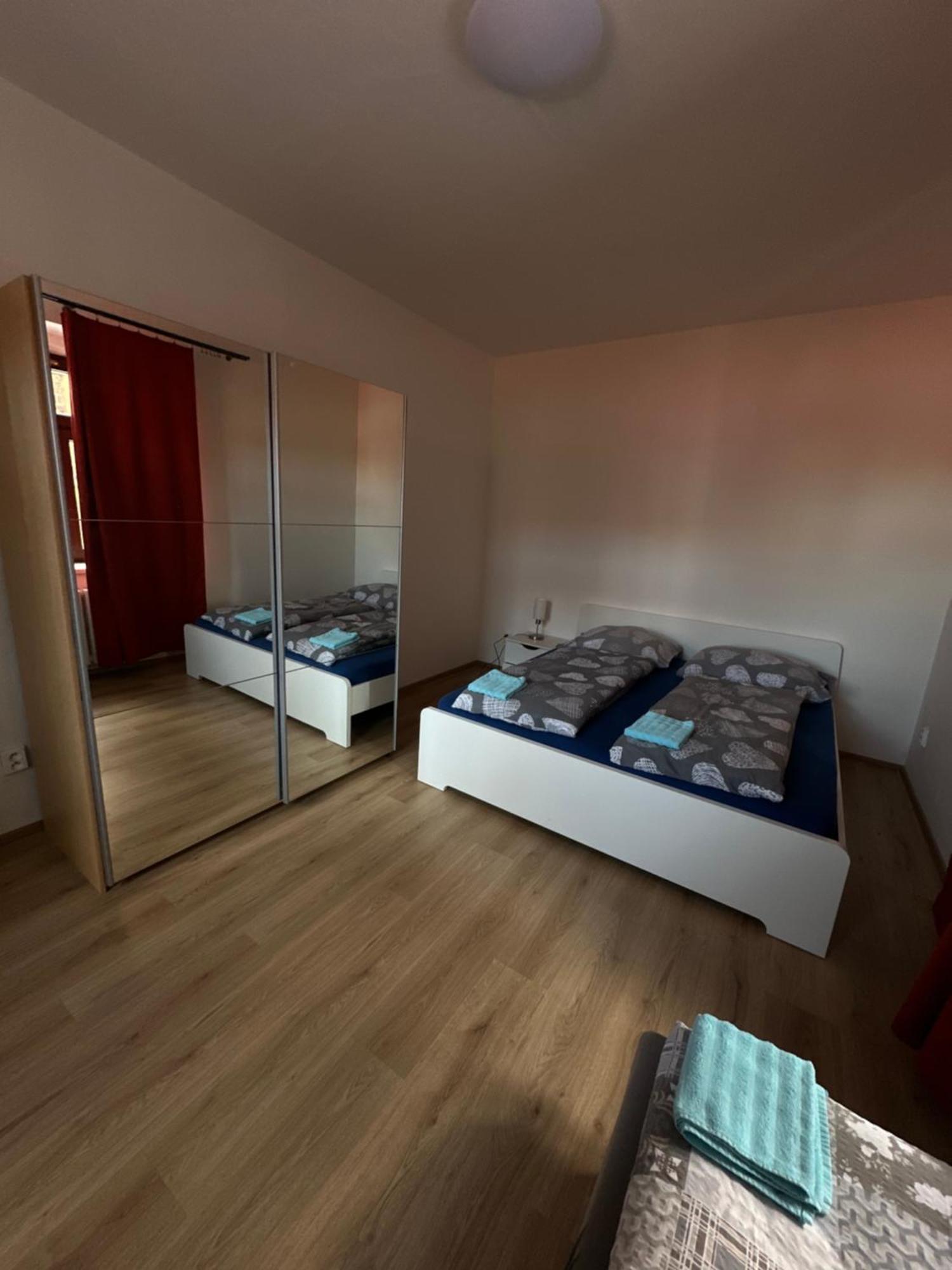 Bytový dům na horách Vejprty Esterno foto